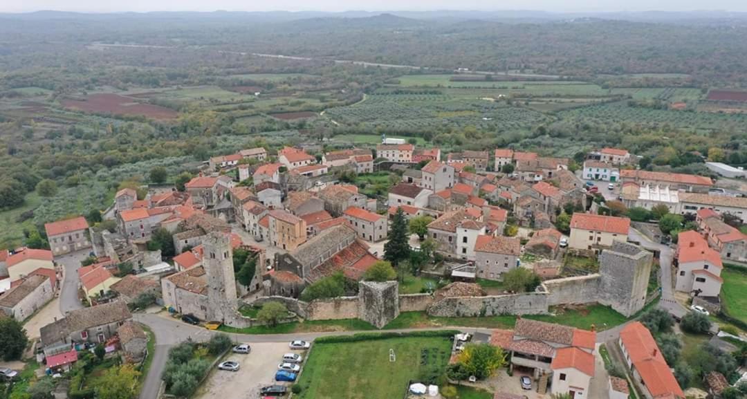 Lory Sveti Lovrec Pazenaticki